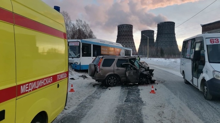 В ДТП с автобусом в Новосибирске погиб мужчина