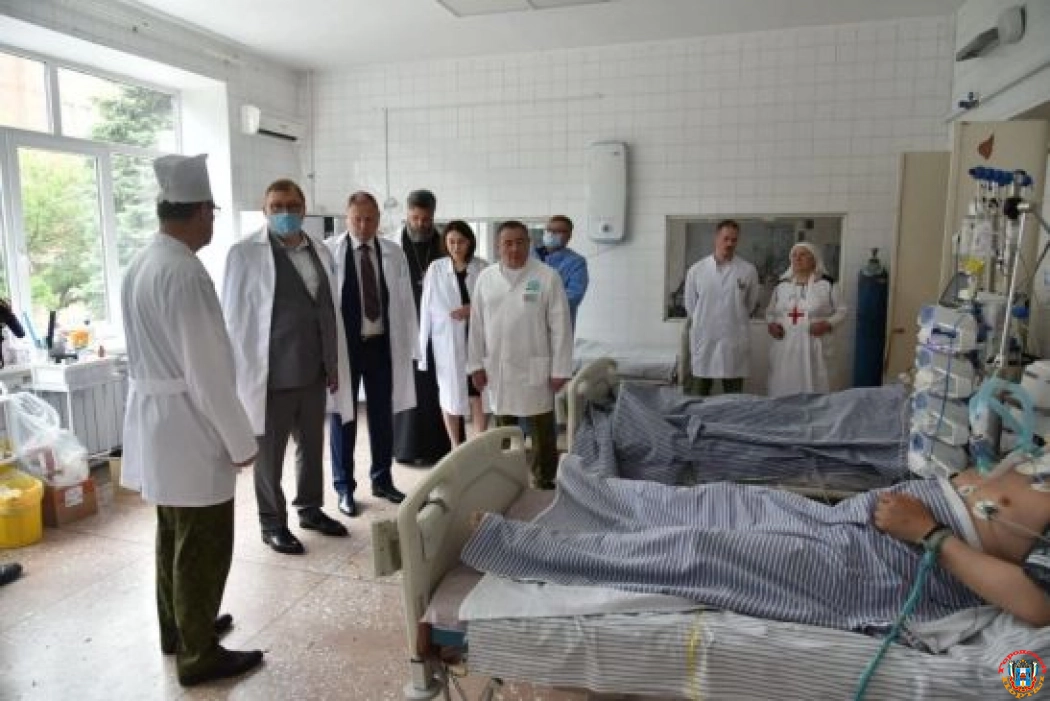 Александр Ищенко и Владимир Ревенко передали новое медоборудование окружному военному госпиталю в Ростове