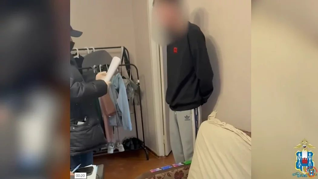 Азовский &laquo;бизнес&raquo; на картах: на Дону накрыли банду дропперов и их посредника