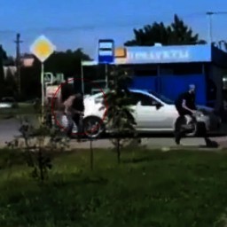 В Батайске завели уголовное дело на дебошира, напавшего с ножом на школьников