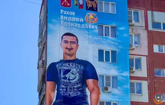 В честь погибшего на СВО пожарного появился крупный мурал на Еременко