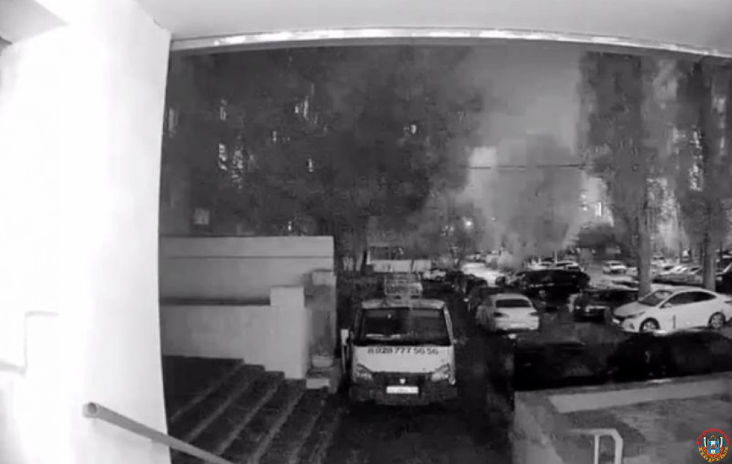 Взрыв и вспышку в небе зафиксировали камеры на севере Ростова-на-Дону 20 апреля