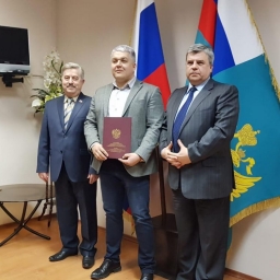 Депутату Олегу Соловьеву вручена благодарность посла России в Великобритании