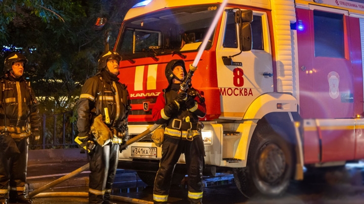 В горевшей московской квартире нашли мертвого человека
