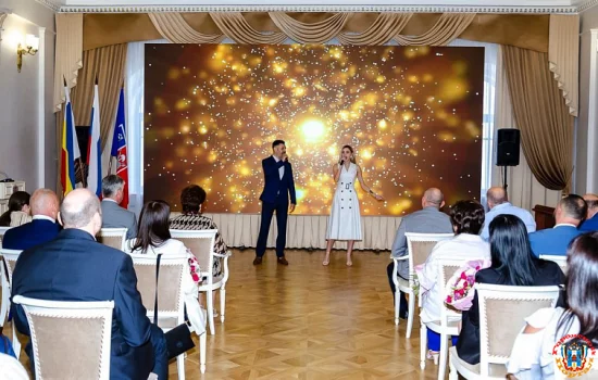 Лучших медиков Ростова наградил Логвиненко