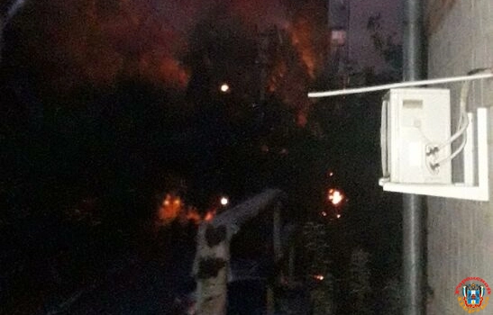 В Донецке во дворе пятиэтажки взорвалась легковушка
