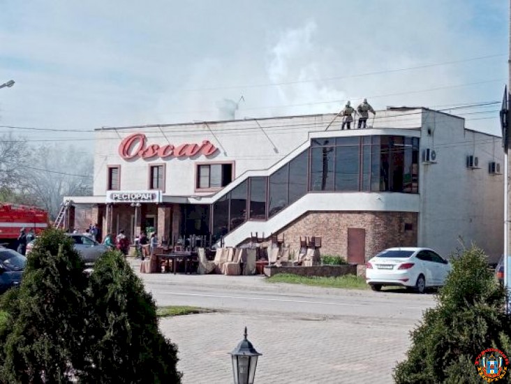 В Ростовской области четыре часа тушили крупный пожар в ресторане