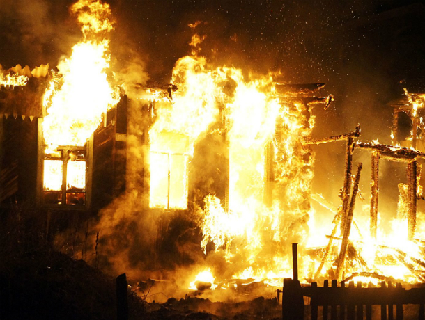 Заживо сгорел вместе со своим домом житель частного сектора Ростова