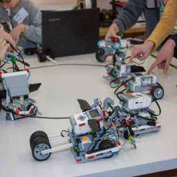 В школах Ростова для учеников будет запущен научный урок робототехники