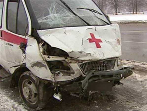 Мужчина попал в ДТП на угнанном у больницы автомобиле скорой помощи в Ростовской области