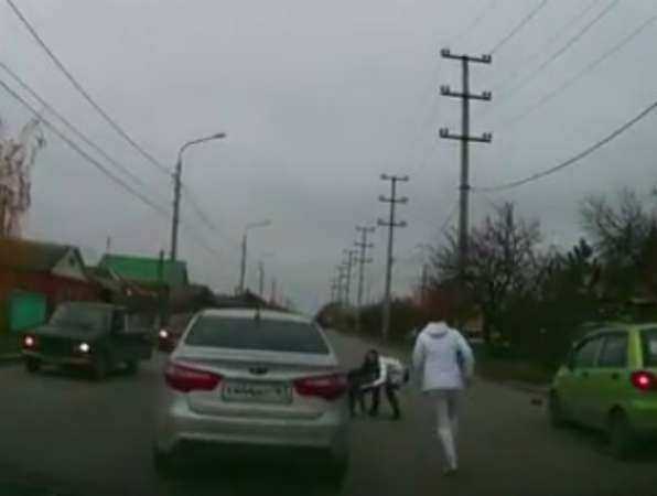 Молодая автоледи сбила переходившего дорогу по «зебре» школьника под Ростовом Молодая автоледи сбила переходившего дорогу по «зебре» школьника под Ростовом