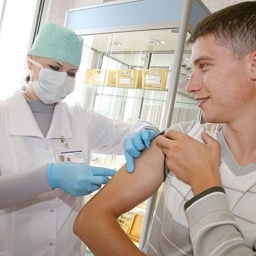 Уколоться по-взрослому: ростовчан приглашают получить защиту от гриппа