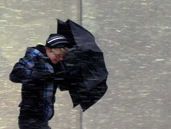 Ветреным и дождливым выдастся первый день рабочей недели для жителей Ростова