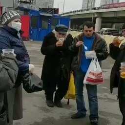 Простые ребята в Ростове каждое воскресенье кормят голодных и обездоленных