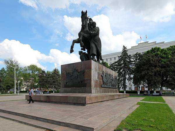 В Ростове на площади Советов обновят плитку за 15,7 млн рублей
