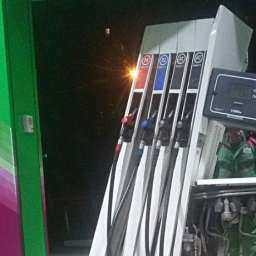 Забывший вытащить «свой шланг» автолюбитель устроил переполох на заправке Ростова