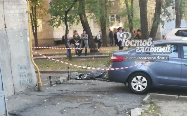 В центре Ростова погиб молодой человек, выпав из окна многоэтажки