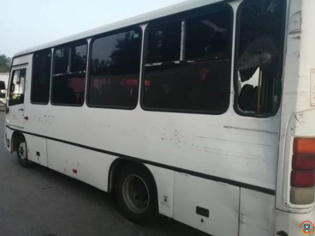 Автобус с 19 детьми съехал в кювет по пути из Геленджика в Новочеркасск