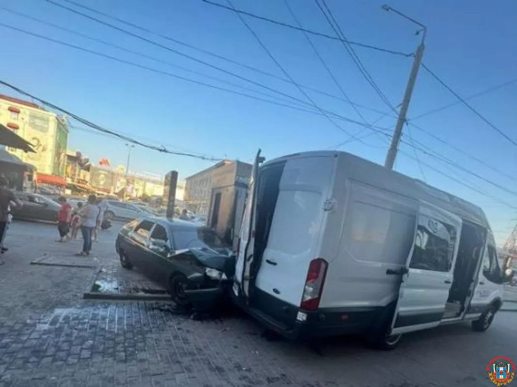 В Ростове в массовой аварии легковушка сбила 49-летнего пешехода
