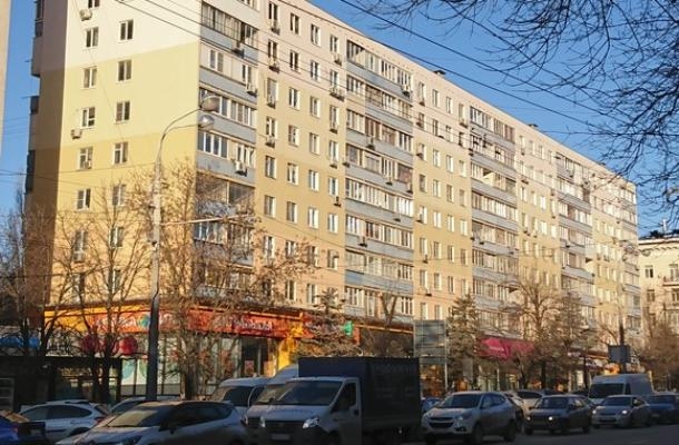 Жители Ростова потребовали обновить облезлые многоэтажки