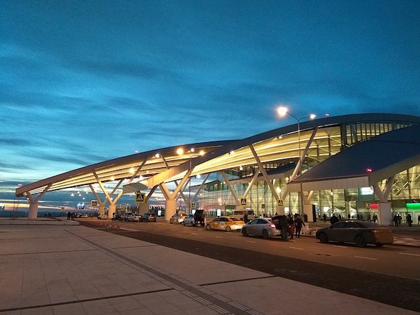 Восемь рейсов были задержаны в аэропорту Платов из-за непогоды