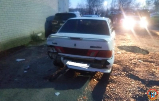 В Ростове водитель Kia Sorento повредил 14 машин на Таганрогской