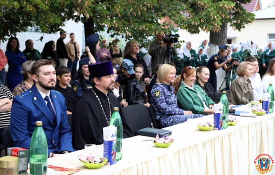 В азовской ИК-18 осужденные женщины приготовили для своих родственников праздничный концерт