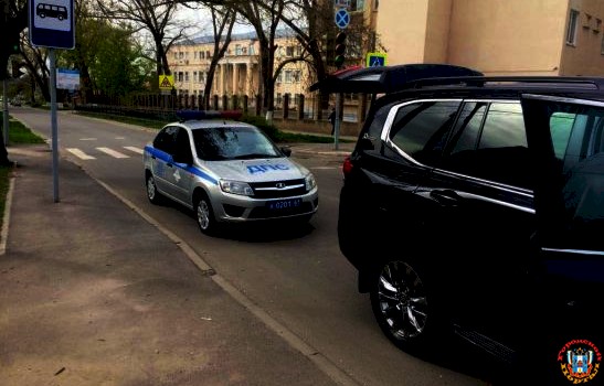 В Ростове на Мечникова водитель иномарки сбил школьника на самокате