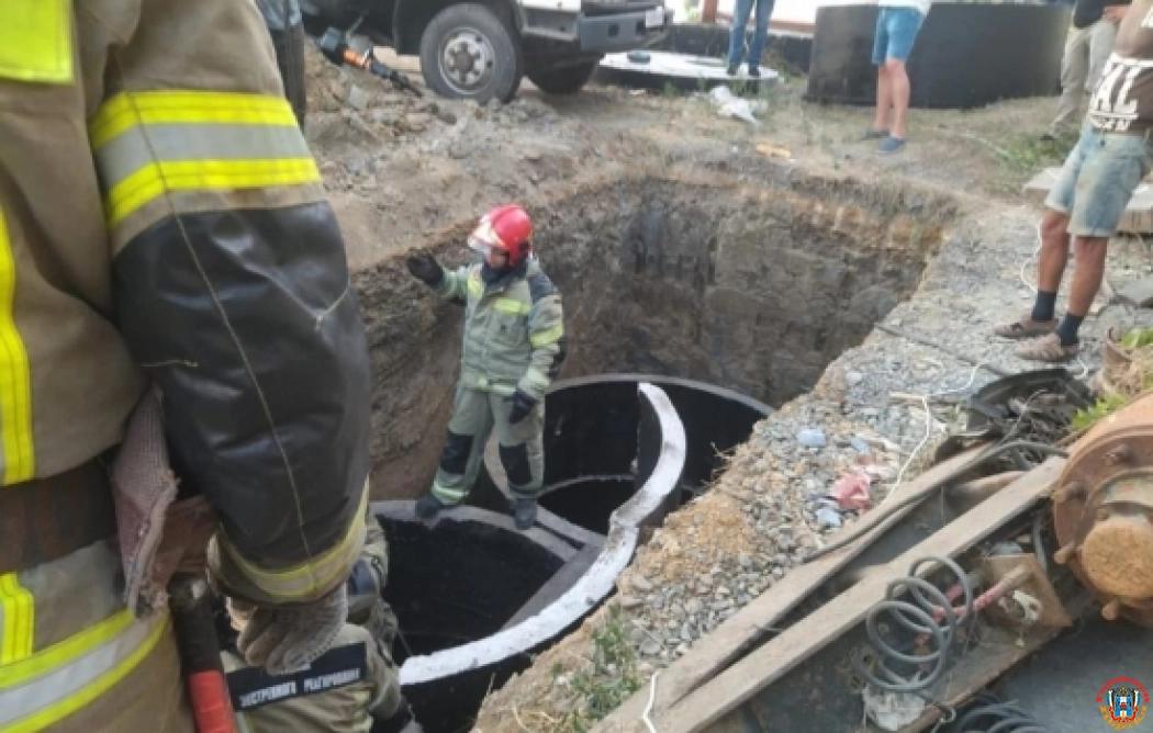 В Ростове-на-Дону двоих рабочих придавило бетонным кольцом на стройплощадке