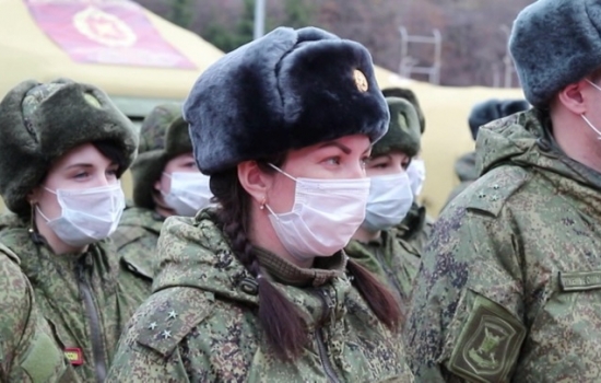 Мирным украинцам помогают российские военные медики