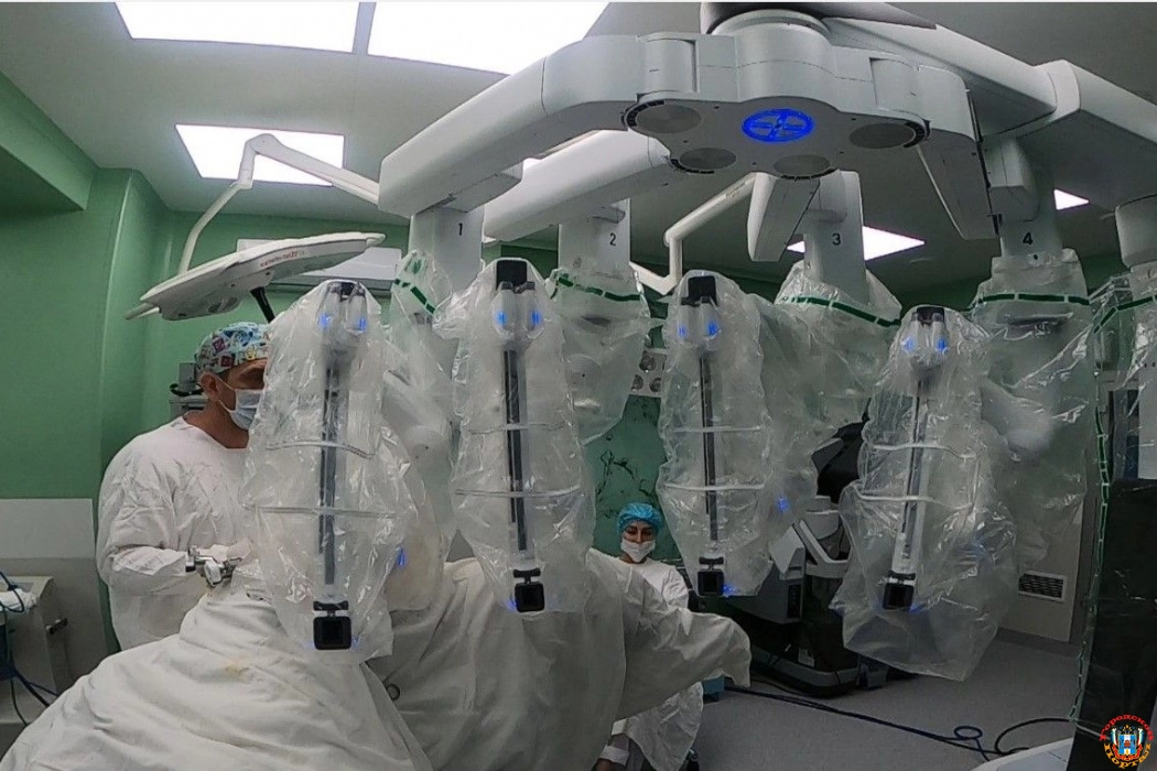 В Ростове хирурги при помощи робота провели операцию девушке с ожирением III степени