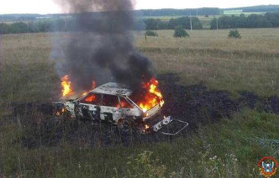 В Ростовской области сгорел ВАЗ-2114