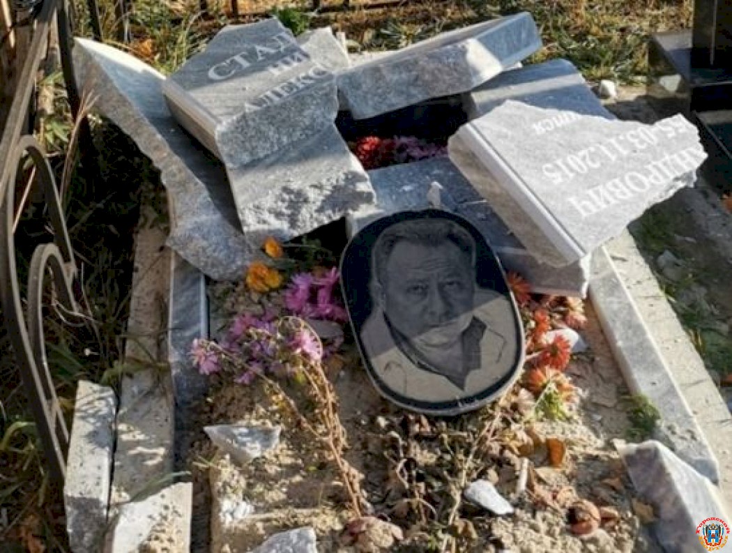Вандалы разгромили могилу бывшего главврача противотуберкулезной больницы Цимлянска