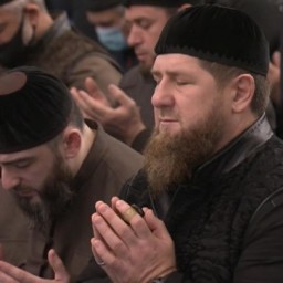 Рамзану Кадырову приходится оправдываться перед мамой
