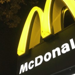 Рестораны McDonald's могут открыться снова через полтора месяца
