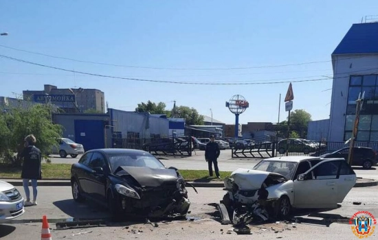 Два человека пострадали в ДТП с «Приорой» в Ростове