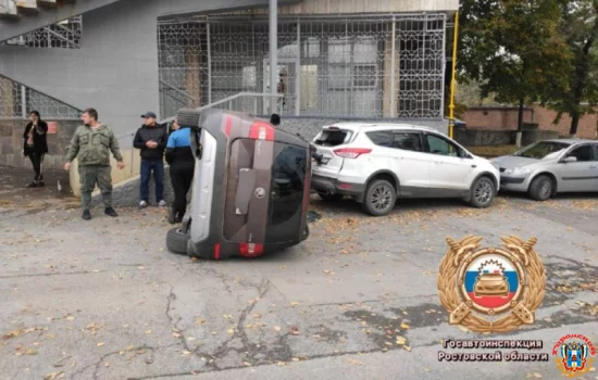 Авария на Шолохова с перевернувшимся авто, пострадала водитель