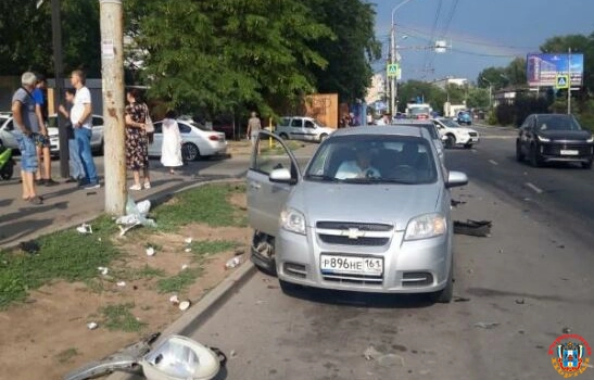 В Ростове пожилой водитель устроил массовое ДТП с пострадавшими
