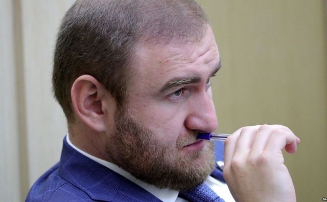Опального сенатора Арашукова задерживали в Ростове за избиение с охраной сына замначальника УФСБ