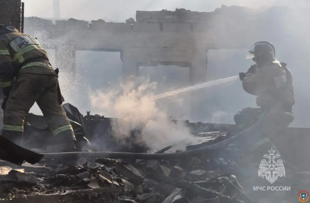 Трое спасенных и десять выездов на пламя: итоги работы донских пожарных за 30 января Трое спасенных и десять выездов на пламя: итоги работы донских пожарных за 30 января