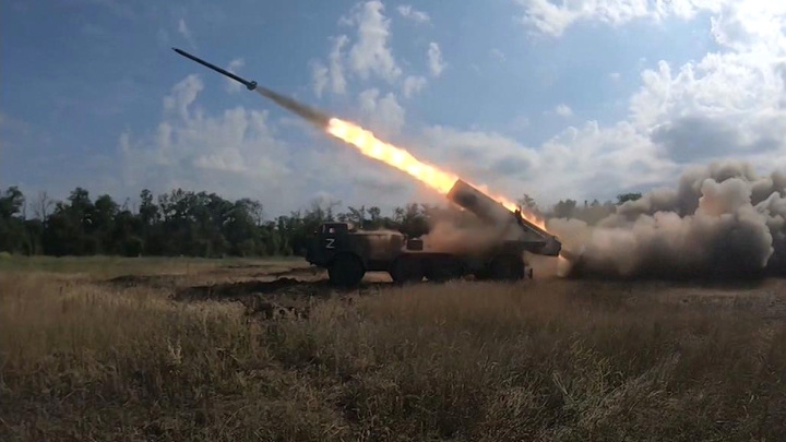 Летчики, ракетчики и артиллеристы поразили более 200 целей на Украине