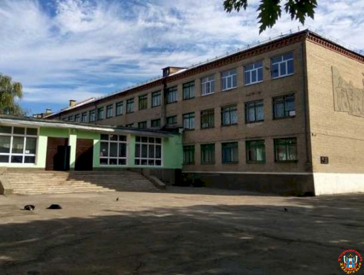 В Новочеркасске 9-летняя девочка застряла между отопительными трубами в школе