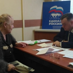 Депутат гордумы Максим Колесников принял ростовчан в приёмной Д.А. Медведева