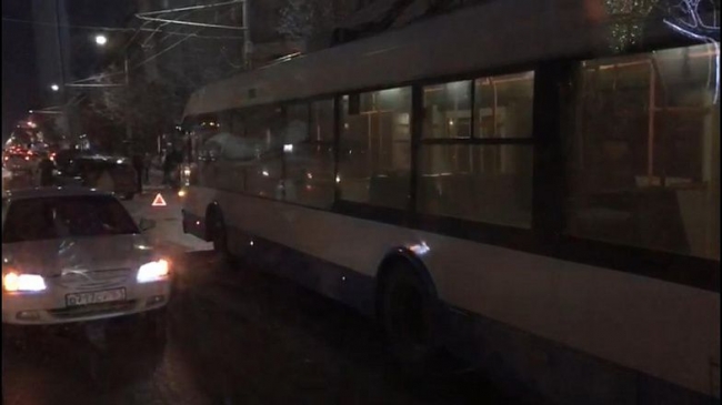 В Ростове на Большой Садовой произошло ДТП с участием троллейбуса
