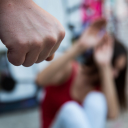 Житель Ростовской области избил девушку-таксиста и угнал ее автомобиль