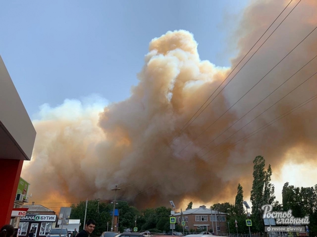 В Константиновском районе на огромной площади загорелась сухая растительность В Константиновском районе на огромной площади загорелась сухая растительность
