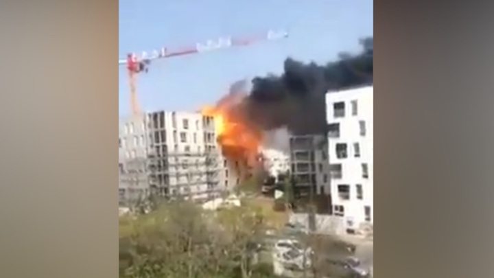 Мощный взрыв, прогремевший под Лионом, попал на видео Мощный взрыв, прогремевший под Лионом, попал на видео
