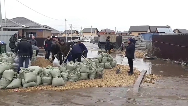 В Татарстане на реках подрывают лед В Татарстане на реках подрывают лед