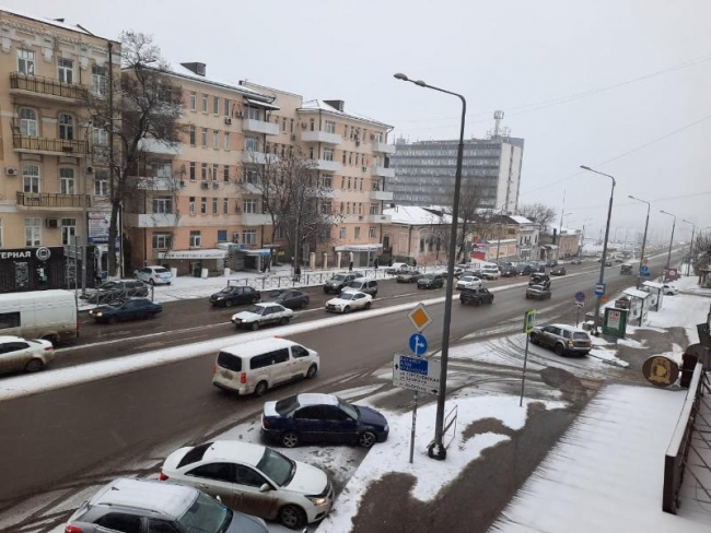 В Ростове из-за снегопада образовались многокилометровые пробки
