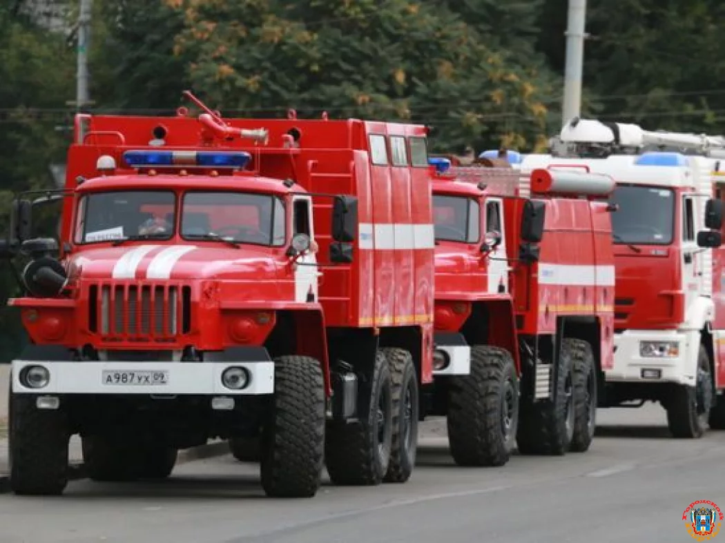 В Ростове 12 спасателей потушили жилой дом на Темерницкой